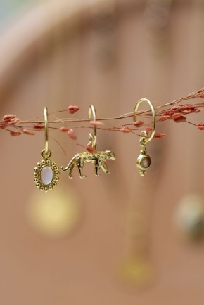 Earring hanging cheetah