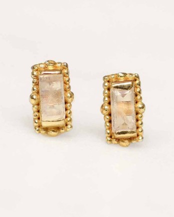 Earring stud rectangle with dots