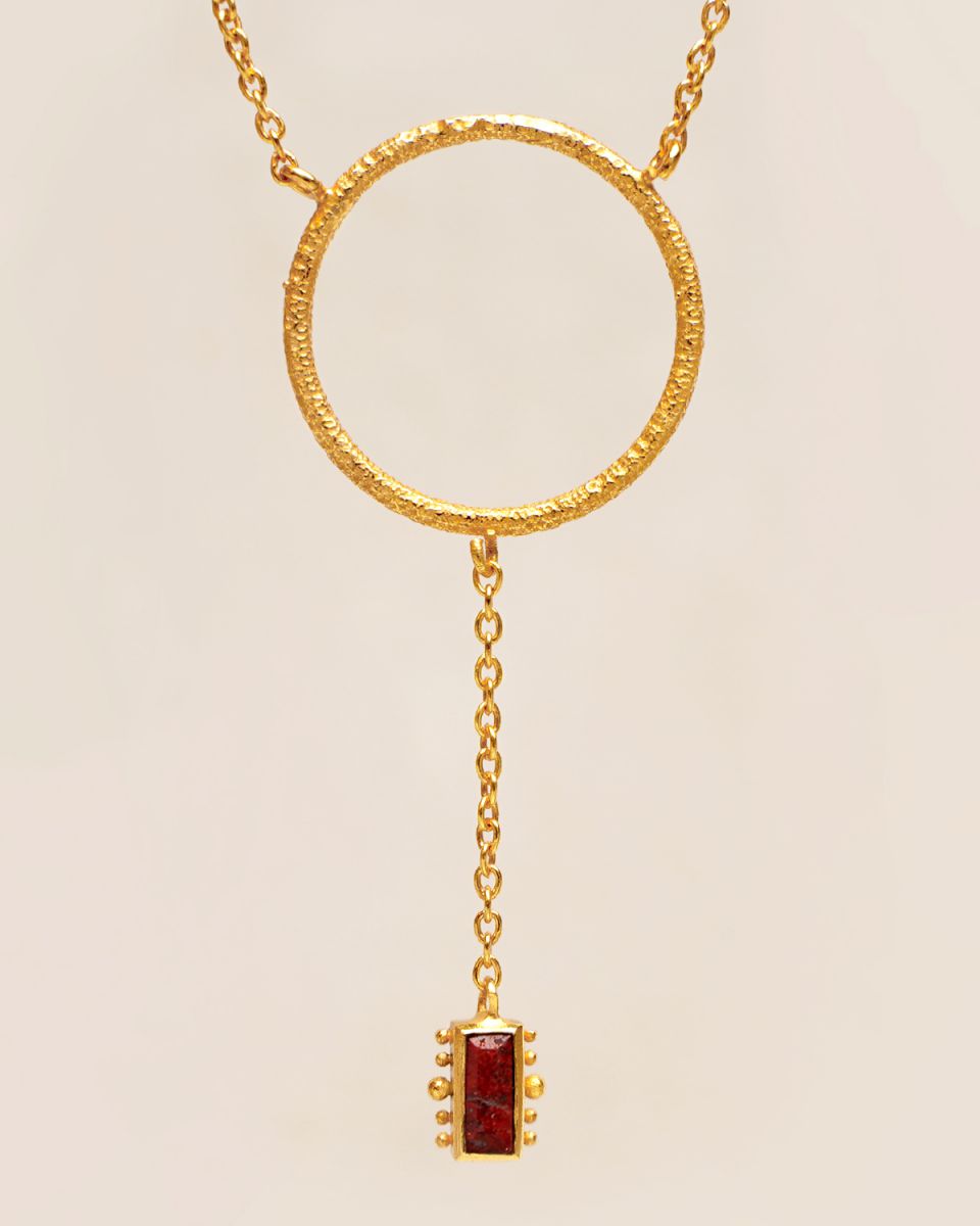 collier red jasper 2x5mm hoop with rectangle on line gold pl