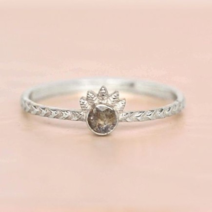 Ring dot with crown