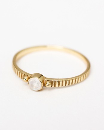 D- ring size 54 3mm round 2 dots white moonstone gold plated