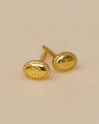 Earrings stud plain little oval hammered