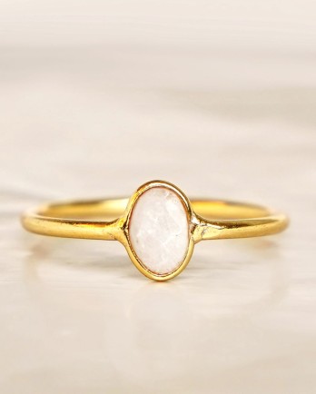 EE - Ring size 52 white moonstone vertical gold pl.