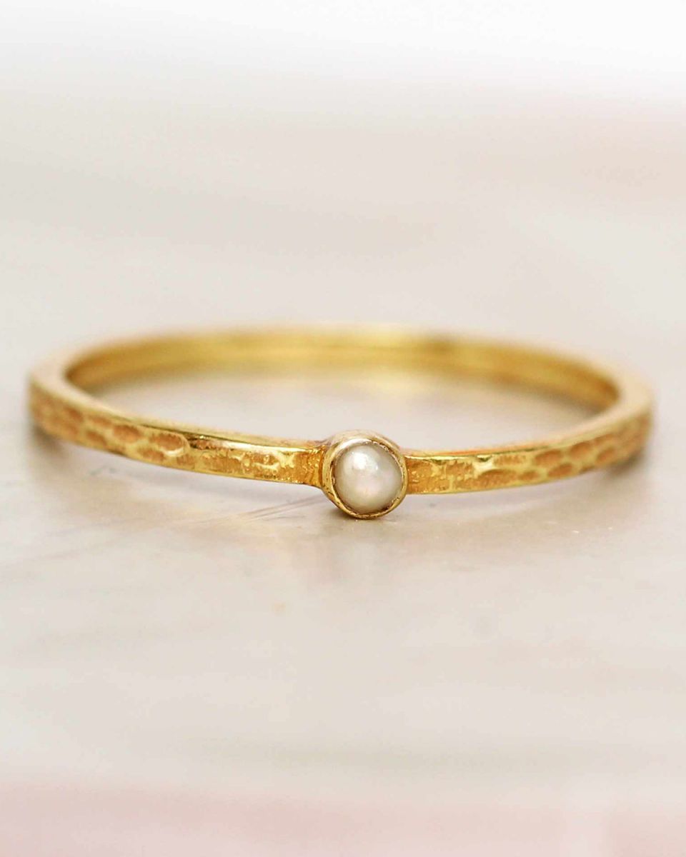 eering size 52 white pearl single small stone hammered gold