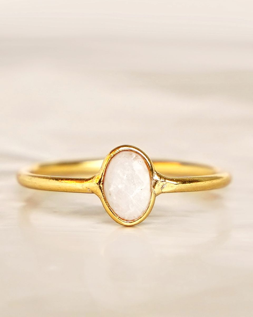 ee ring size 56 white moonstone vertical gold pl
