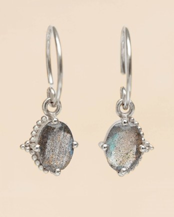 GG - Earring hanging labradorite 5x7mm oval one sided dots