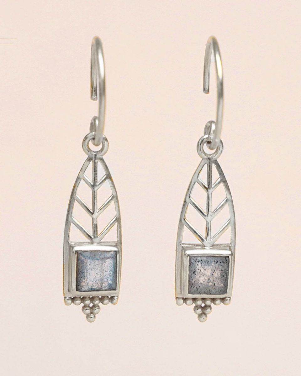 ffearring hanging labradorite long leaf with 4x4mm square