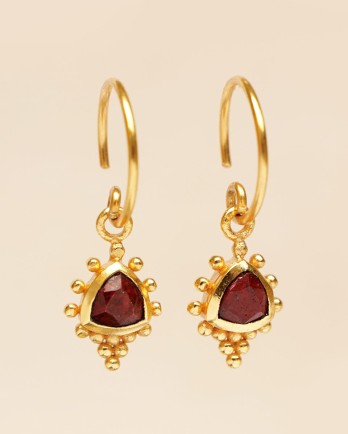 GG-Earring hanging red jasper 4mm triangle with sunny dotsd