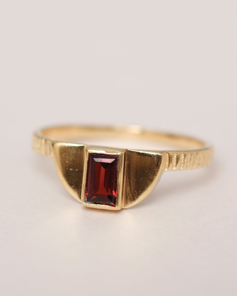 f ring size 52 egypt garnet gold plated
