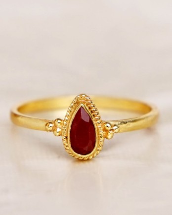 F - Ring size 52 red jasper drop with triple dots gold pl.