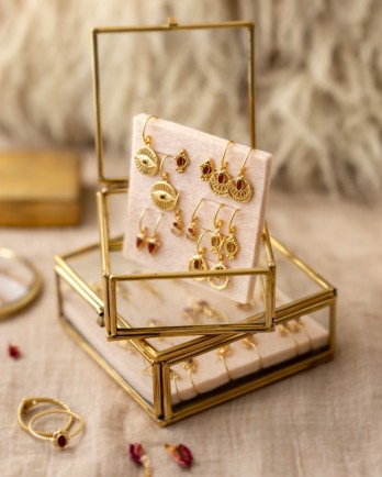 Earring hanging coin with oval cut gemstone