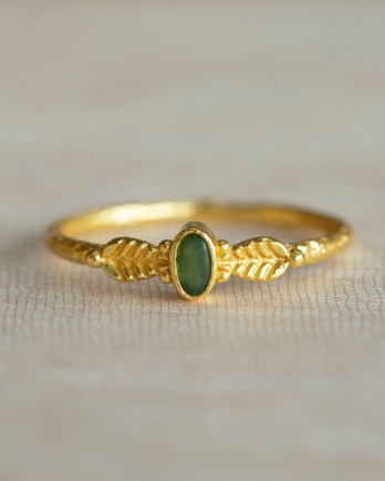 GG - Ring Adoré size 54 oval nefrite with leaves g.pl. GG - Ring Adoré size 54 oval nefrite with leaves g.pl.
