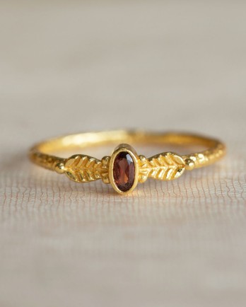GG - Ring Adoré size 58 oval garnet with leaves g.pl.
