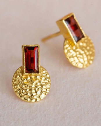 I - Earring Adia stud 2x4mm garnet with coin g.pl.