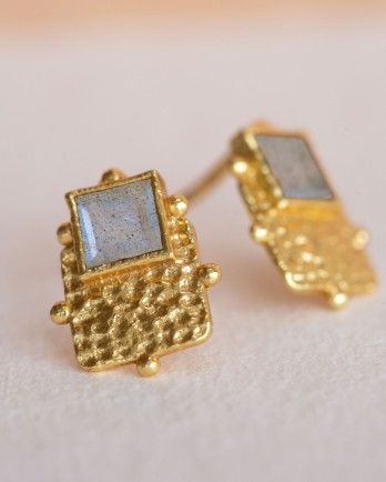 I - Earring Alma stud square 4x4mm labradorite g.pl. I - Earring Alma stud square 4x4mm labradorite g.pl.