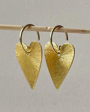 I - Earring hanging Yanomami scratched heart