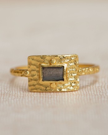 I - Ring Alma size 56 rectangle 3x5mm labradorite g.pl. I - Ring Alma size 56 rectangle 3x5mm labradorite g.pl.