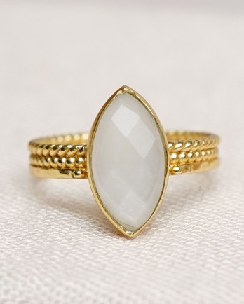 L - Ring size 54 white mst fancy oval big braided gold pl.