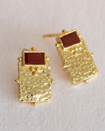KK - Earring Alma stud rectangle 3x5mm red jasper g.pl. KK - Earring Alma stud rectangle 3x5mm red jasper g.pl.
