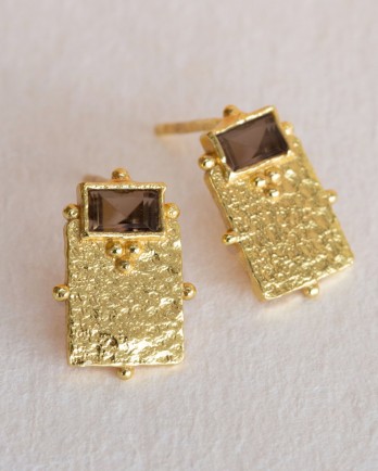 KK - Earring Alma stud rectangle 3x5mm sm. quartz g.pl. KK - Earring Alma stud rectangle 3x5mm sm. quartz g.pl.