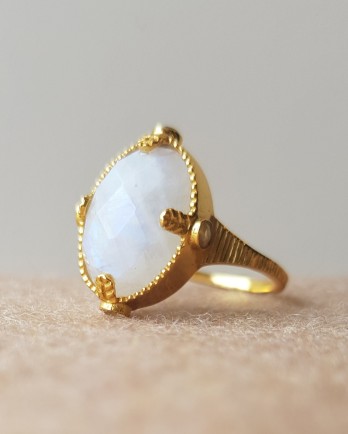O - Ring Hadza size 54 white moonstone 10x14mm oval g.pl