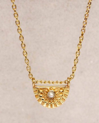 https://www.mujajuma.com/nl/h-collier-white-pearl-half-cirkel-gold-plated-55cm/a10137?search=pearl&m=12759